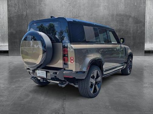 2025 Land Rover Defender 110 P500 X-Dynamic SE