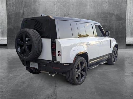 2025 Land Rover Defender 110 P500 X-Dynamic SE