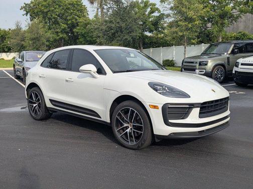 2022 Porsche Macan AWD