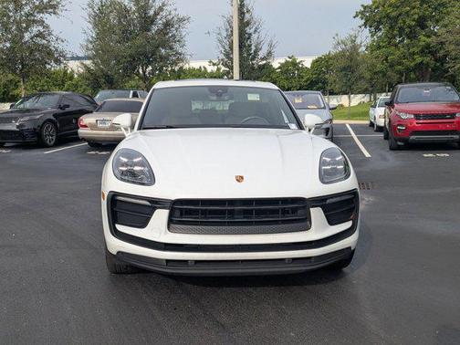 2022 Porsche Macan AWD