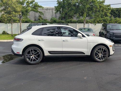 2022 Porsche Macan AWD
