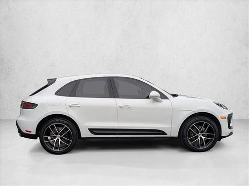 2022 Porsche Macan AWD