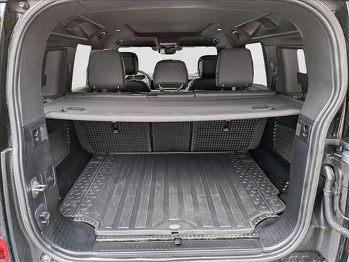 Eiger Grey Metallic 2023 Land Rover Defender 110 X-Dynamic SE