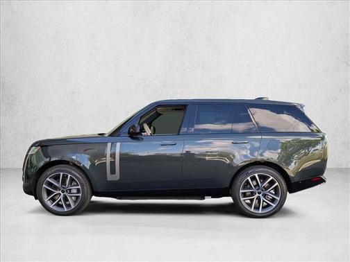 2026 Land Rover Range Rover P550e SE