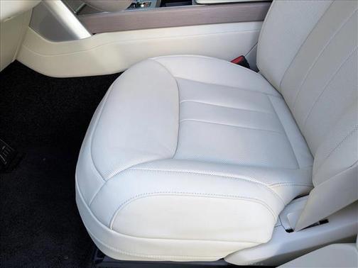 2026 Land Rover Range Rover P550e SE