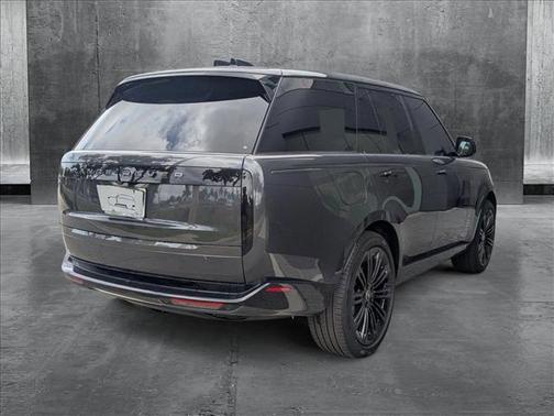 2025 Land Rover Range Rover P400 SE