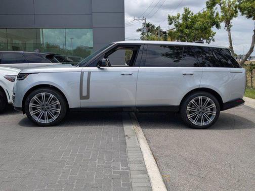 2025 Land Rover Range Rover P530 SE 7 Seat