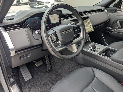 2025 Land Rover Range Rover P530 SE 7 Seat