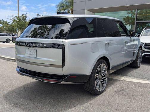 2025 Land Rover Range Rover P530 SE 7 Seat