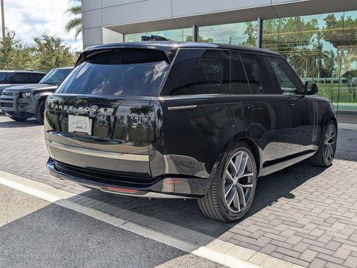 2025 Land Rover Range Rover P530 SE