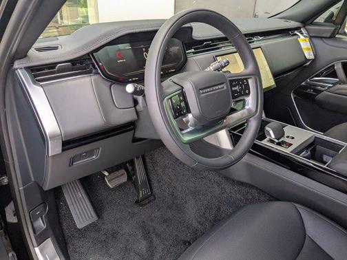 2025 Land Rover Range Rover P530 SE