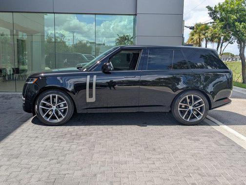 2025 Land Rover Range Rover P530 SE