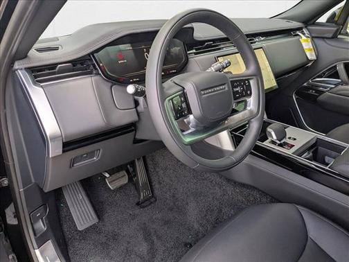 2025 Land Rover Range Rover P530 SE