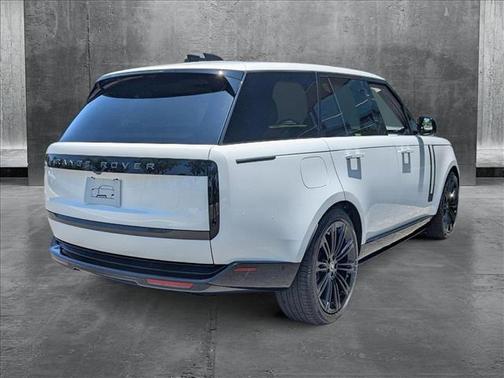 2025 Land Rover Range Rover P400 SE