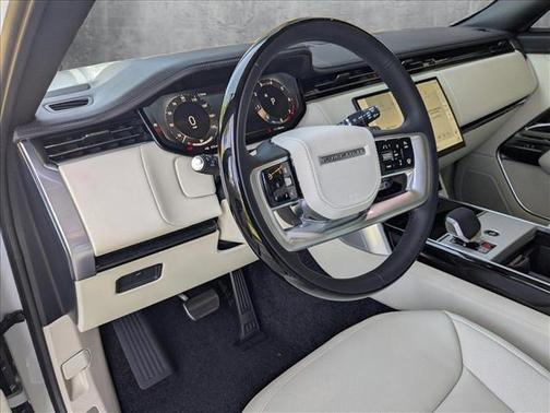 2025 Land Rover Range Rover P400 SE