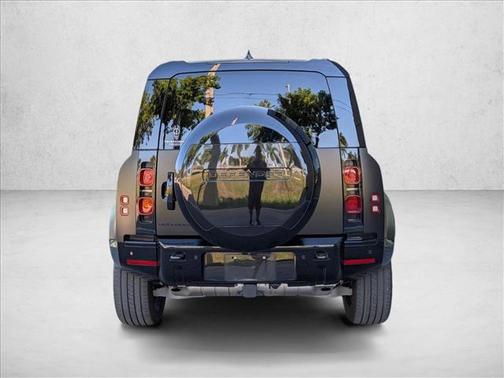 2024 Land Rover Defender 110 P400 X-Dynamic SE