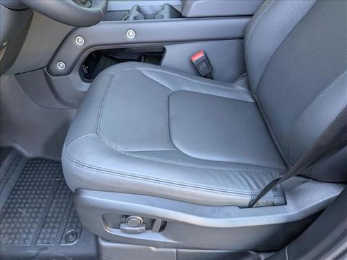 2026 Land Rover Defender P400 X-Dynamic SE