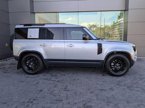 Hakuba Silver Metallic 2024 Land Rover Defender 110 P400 S