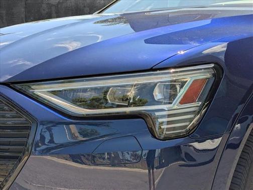 2022 Audi e-tron Premium Plus