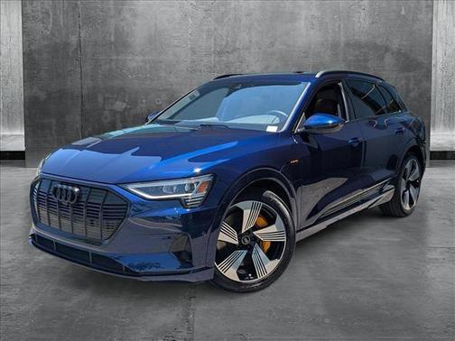 2022 Audi e-tron Premium Plus