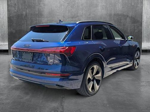 2022 Audi e-tron Premium Plus