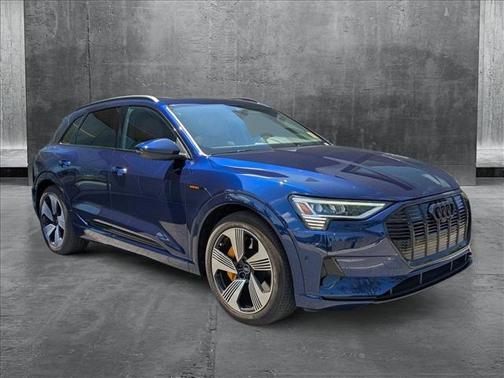 2022 Audi e-tron Premium Plus