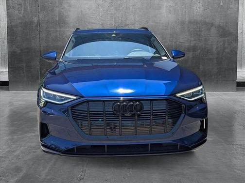2022 Audi e-tron Premium Plus