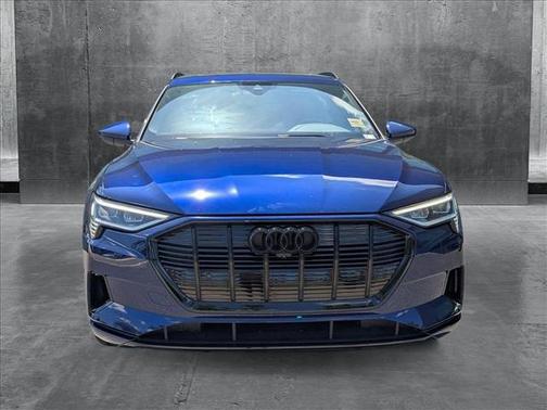 2022 Audi e-tron Premium Plus