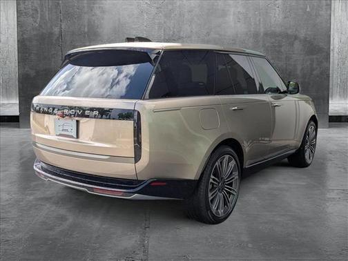 2025 Land Rover Range Rover P400 SE