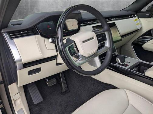 2025 Land Rover Range Rover P400 SE