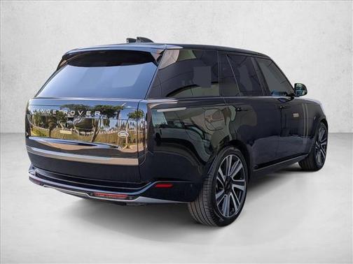 Carpathian Grey Premium Metallic 2023 Land Rover Range Rover P530 SE