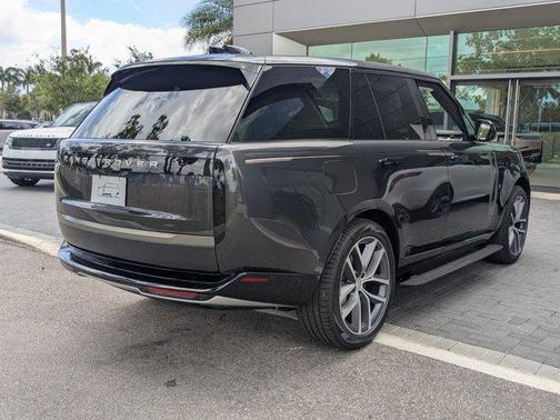 2025 Land Rover Range Rover P400 SE