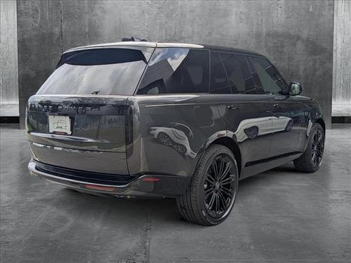 2025 Land Rover Range Rover P530 SE