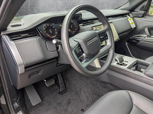 2025 Land Rover Range Rover P530 SE