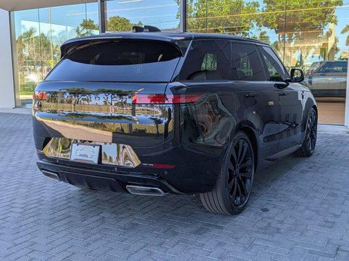 2026 Land Rover Range Rover Sport SE