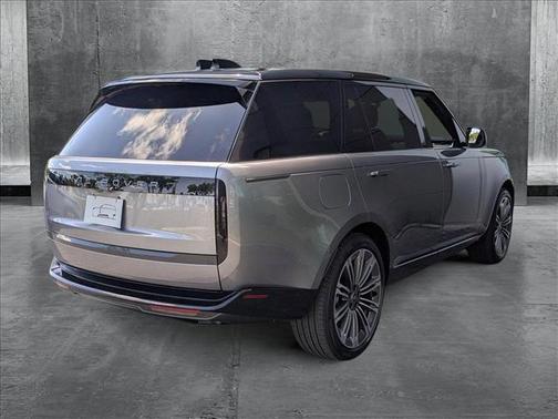 2025 Land Rover Range Rover P530 SE 7 Seat