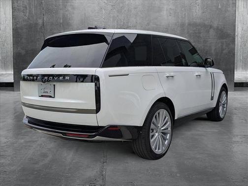 2025 Land Rover Range Rover P400 SE