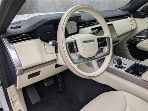 2025 Land Rover Range Rover P400 SE