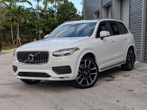 2022 Volvo XC90 T5 Momentum