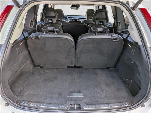 2022 Volvo XC90 T5 Momentum