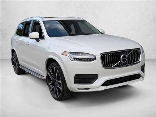 2022 Volvo XC90 T5 Momentum