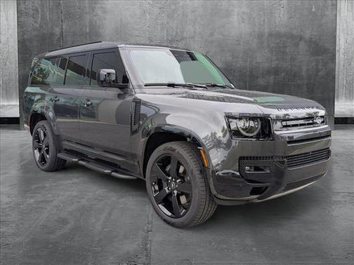 2025 Land Rover Defender 130 P400 X-Dynamic SE