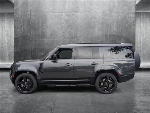 2025 Land Rover Defender 130 P400 X-Dynamic SE