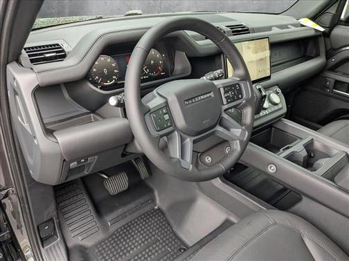 2025 Land Rover Defender 130 P400 X-Dynamic SE