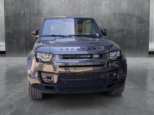 2025 Land Rover Defender 110 V8