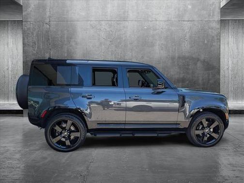 2025 Land Rover Defender 110 V8