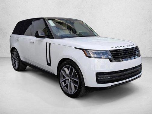 Fuji White 2026 Land Rover Range Rover P550e SE