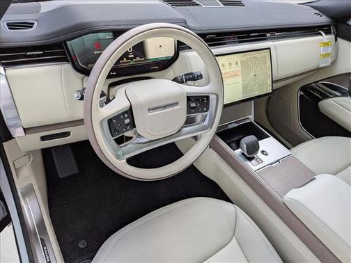 Fuji White 2026 Land Rover Range Rover P550e SE