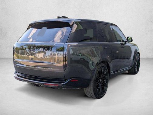 Carpathian Grey Premium Metallic 2025 Land Rover Range Rover P530 SE