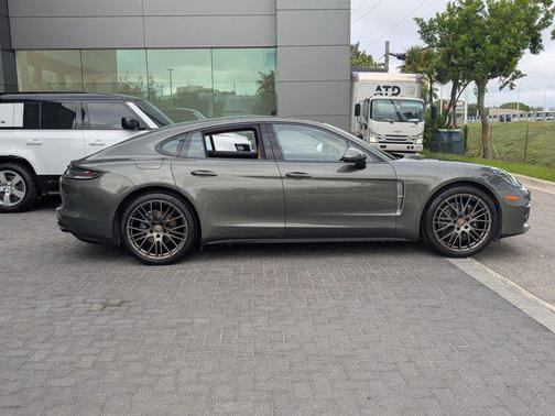 2022 Porsche Panamera Platinum Edition